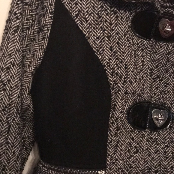 BETSEY JOHNSON COAT - Picture 5 of 8